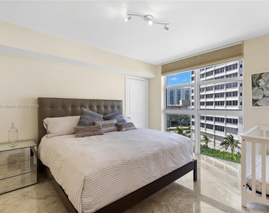 19111 Collins Ave - Photo Thumbnail 22