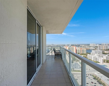 16699 Collins Ave - Photo Thumbnail 29