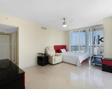 16699 Collins Ave - Photo Thumbnail 19