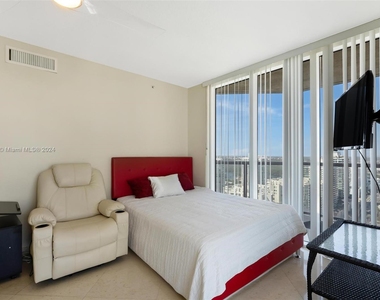 16699 Collins Ave - Photo Thumbnail 22