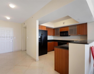 16699 Collins Ave - Photo Thumbnail 8