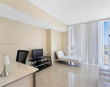 16699 Collins Ave - Photo Thumbnail 3