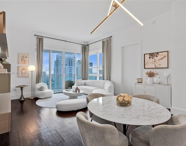 951 Brickell Ave - Photo Thumbnail 4