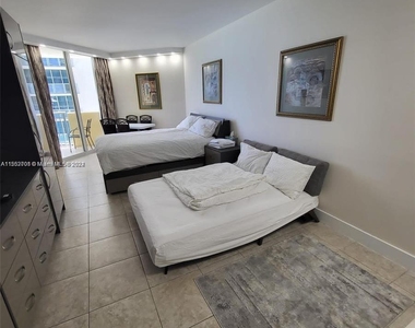 17375 Collins Ave - Photo Thumbnail 4