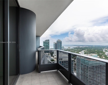 1000 Brickell Plz - Photo Thumbnail 0