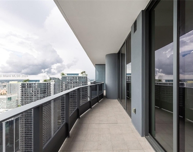 1000 Brickell Plz - Photo Thumbnail 19