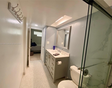 5401 Collins Ave - Photo Thumbnail 32