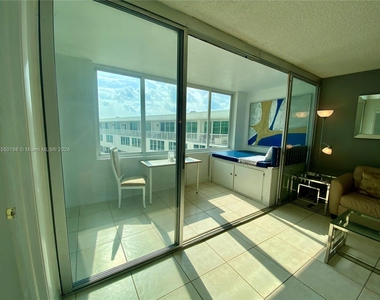 5401 Collins Ave - Photo Thumbnail 41