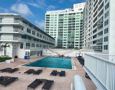 5401 Collins Ave - Photo Thumbnail 18