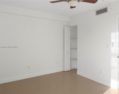 9210 Fontainebleau Blvd - Photo Thumbnail 13