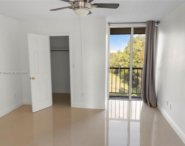 9210 Fontainebleau Blvd - Photo Thumbnail 10