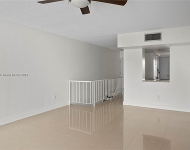 9210 Fontainebleau Blvd - Photo Thumbnail 2