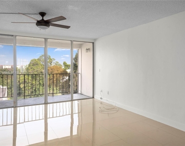 9210 Fontainebleau Blvd - Photo Thumbnail 1