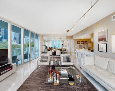 495 Brickell Ave - Photo Thumbnail 7