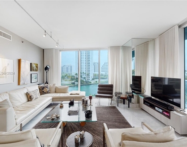 495 Brickell Ave - Photo Thumbnail 4