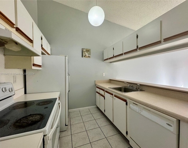 18250 Mediterranean Blvd - Photo Thumbnail 15