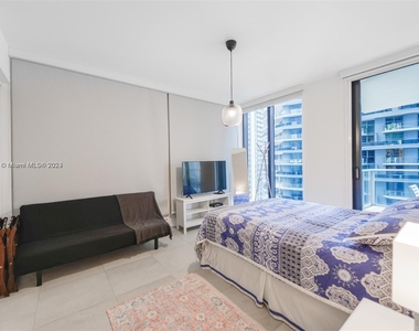 1010 Brickell Ave - Photo Thumbnail 4