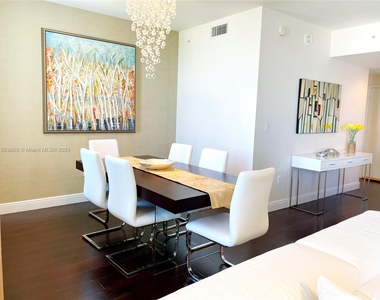 244 Biscayne Blvd - Photo Thumbnail 5