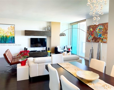 244 Biscayne Blvd - Photo Thumbnail 3