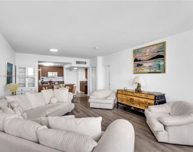 10275 Collins Ave - Photo Thumbnail 2