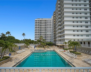 4747 Collins Ave - Photo Thumbnail 11