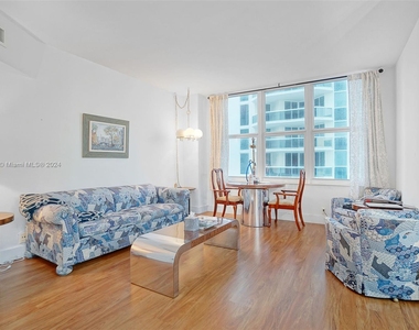 4747 Collins Ave - Photo Thumbnail 4