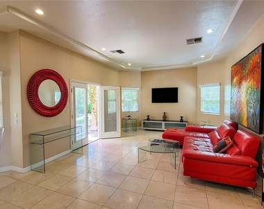 8129 Desert Jewel Circle - Photo Thumbnail 6