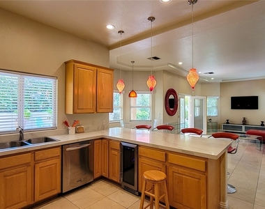 8129 Desert Jewel Circle - Photo Thumbnail 9