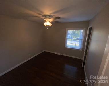 1427 Woodberry Road - Photo Thumbnail 9