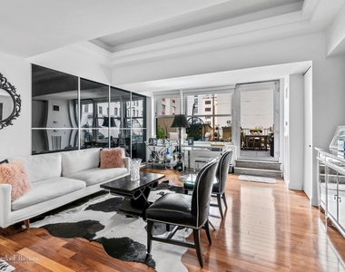 88 Greenwich St - Photo Thumbnail 1