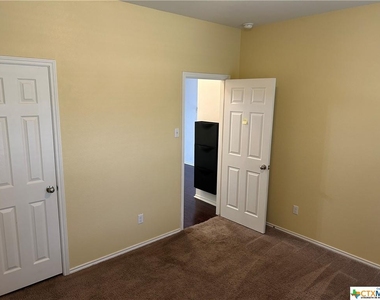 112 W Vega Lane - Photo Thumbnail 8