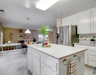 5218 Rio Lobo Dr - Photo Thumbnail 14