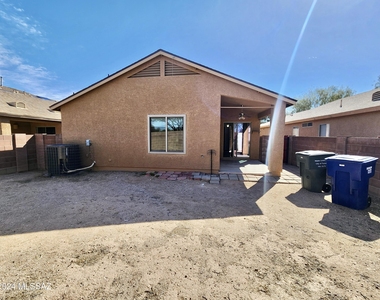 7942 S Baja Stone Avenue - Photo Thumbnail 21