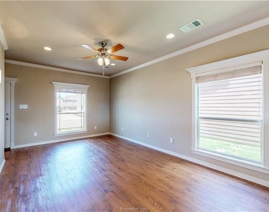 6902 Appomattox Drive - Photo Thumbnail 3