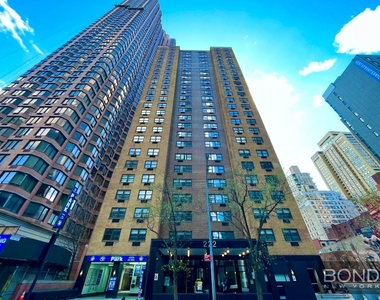 222 East 39th Street - Photo Thumbnail 0