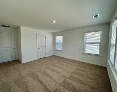 2546 Hutch Lane - Photo Thumbnail 14