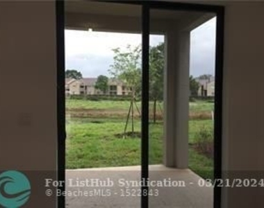 335 Nw 33 Lane - Photo Thumbnail 5