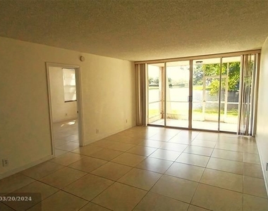 9230 Lagoon Pl - Photo Thumbnail 1