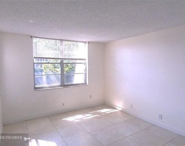 9230 Lagoon Pl - Photo Thumbnail 12