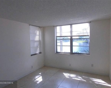 9230 Lagoon Pl - Photo Thumbnail 13