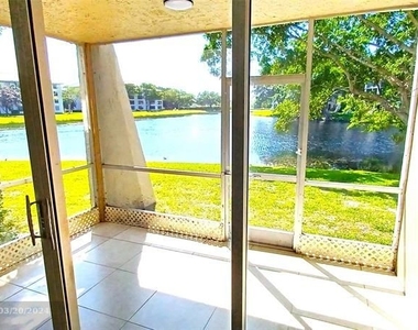 9230 Lagoon Pl - Photo Thumbnail 2