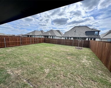 2219 Cliff Springs Drive - Photo Thumbnail 22