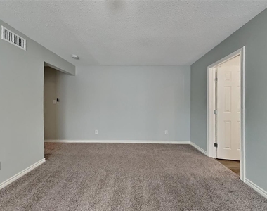 8813 Shipman Street - Photo Thumbnail 11