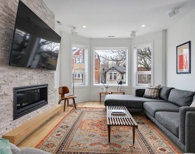 2416 W Lyndale Street - Photo Thumbnail 10