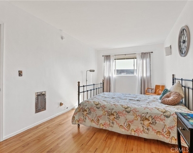 744 W 33rd Street - Photo Thumbnail 7