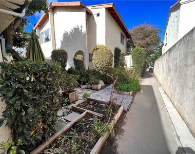 1336 Engracia Avenue - Photo Thumbnail 10