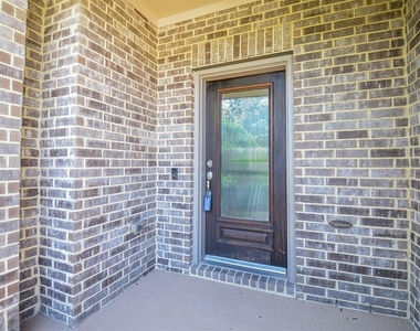 18 Fountain Bend Lane - Photo Thumbnail 4