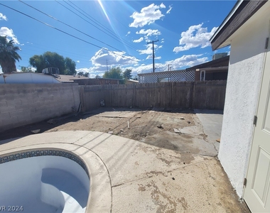 3749 Ponderosa Avenue - Photo Thumbnail 5