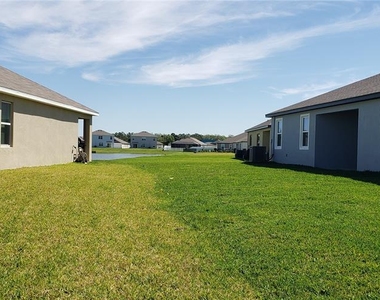 2201 Citrus Breeze Drive - Photo Thumbnail 4