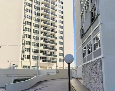 3180 S Ocean Dr - Photo Thumbnail 13